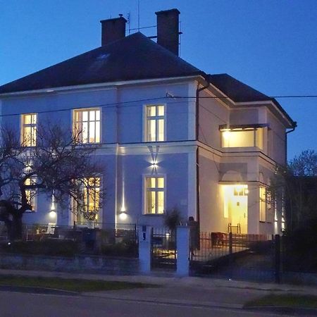 Vila Opočno Buitenkant foto